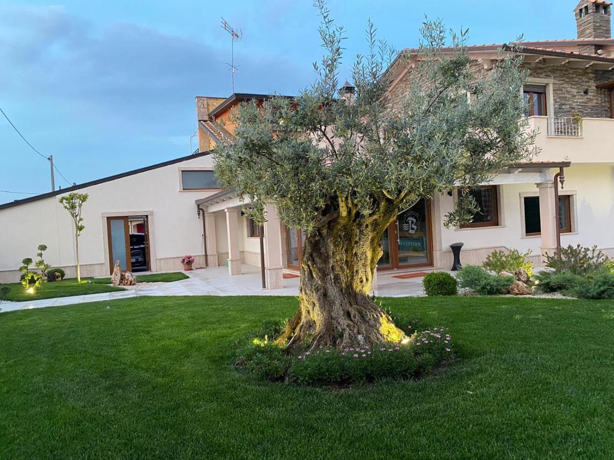 Balneum Rooms & Spa Mirabella Eclano Bagian luar foto